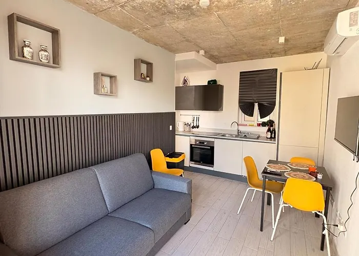 Stylish Apartment In Paceville - 3 Bedrooms, 3 Bathrooms, 2 Kitchens, Great For Friends & Groups