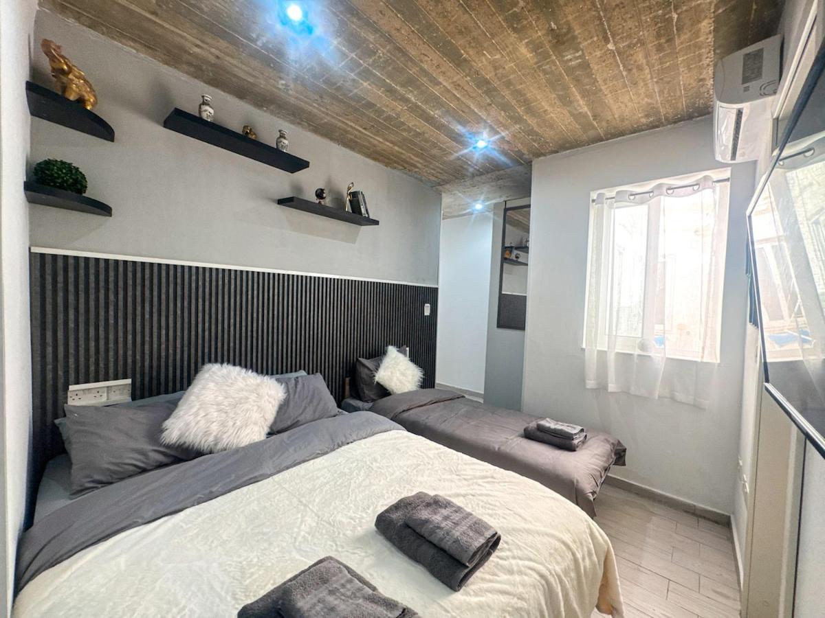 Lägenhet Stylish In Paceville - 3 Bedrooms, 3 Bathrooms, 2 Kitchens, Great For Friends & Groups *