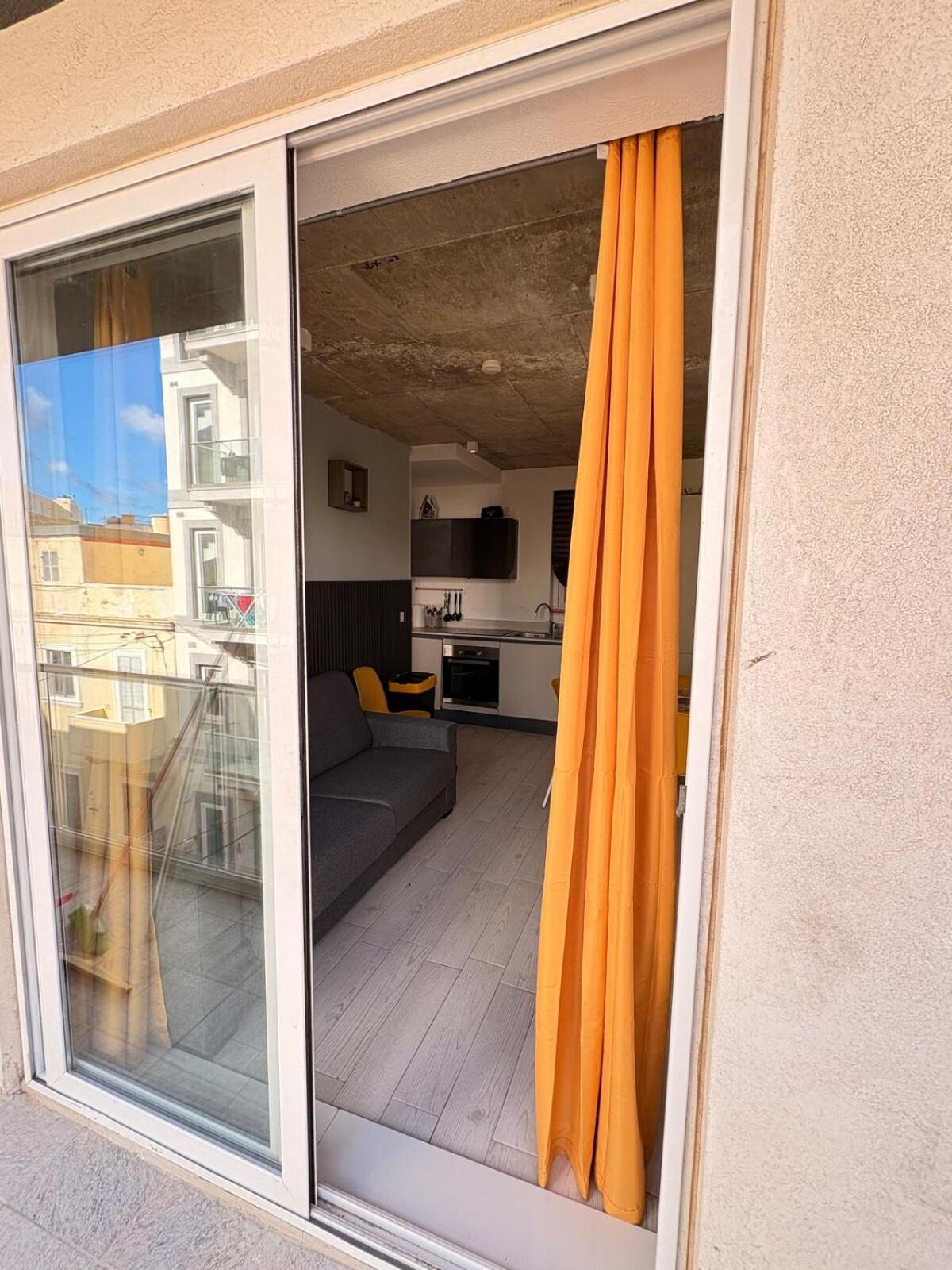 Stylish In Paceville - 3 Bedrooms, 3 Bathrooms, 2 Kitchens, Great For Friends & Groups *